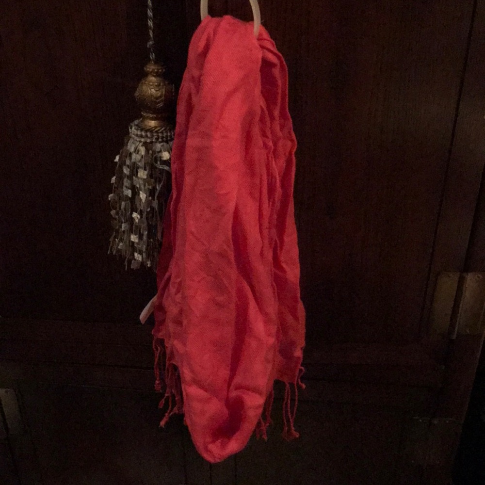Pink scarf with fringe details